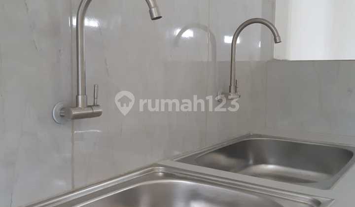 For Rent: Lontar 3-Storey Commercial Shop, Wide Parking, Excellent, New. 2