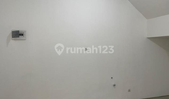 Disewa/Dijual Rumah Wiyung Royal Residence Bagus Gress 2