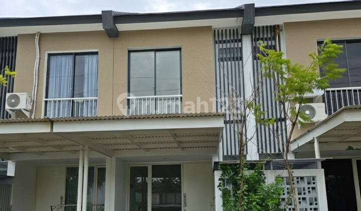 For Quick Sale, Wiyung House with Nice Lake View