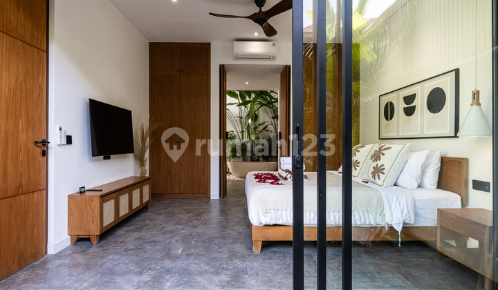 Luxury 7BR Beach Villa For Monthly Rent - Batu Bolong, Canggu