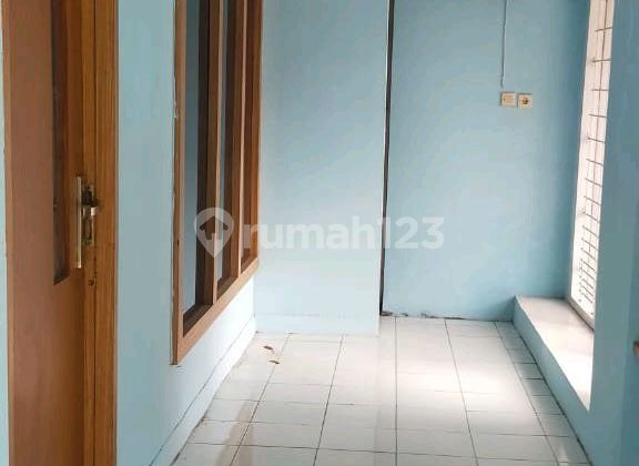 Disewakan Rumah Lokasi Jalan Utama di Dr. Cipto Cocok untuk Kantor 2