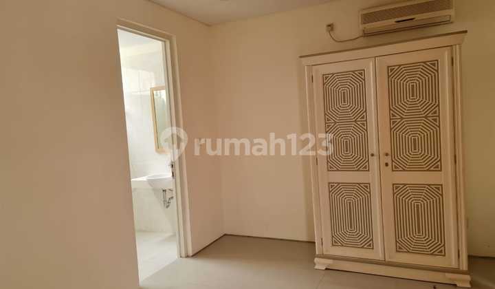 Disewakan Rumah Elite di Kawasan Ivipark Bsb 2