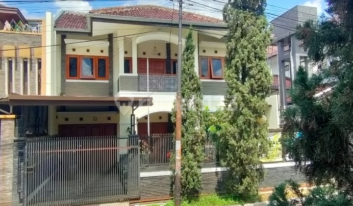 Comfortable 2-Storey Residence in Arcamanik Area