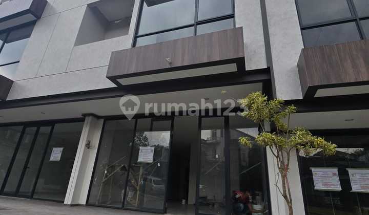 New Modern 3-Story Shophouse in Setraduta Limited Units 1
