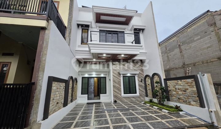 Rumah Mewah Anti Banjir. Tanah Luas, Bangunan Gak Ada Lawan