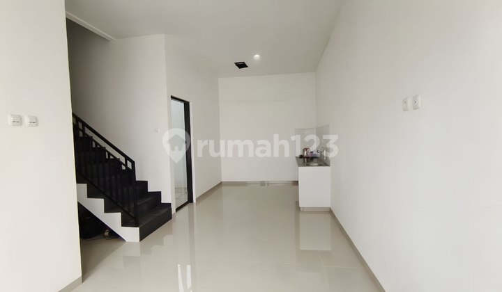 Deket Banget & Cuma 10 Menit ke St. LRT Harjamukti 2