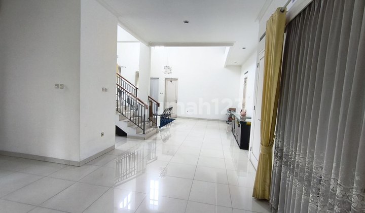 Mewah 3 Lantai di Lebak Bulus: Posisi Hook & Selangkah ke MRT 2