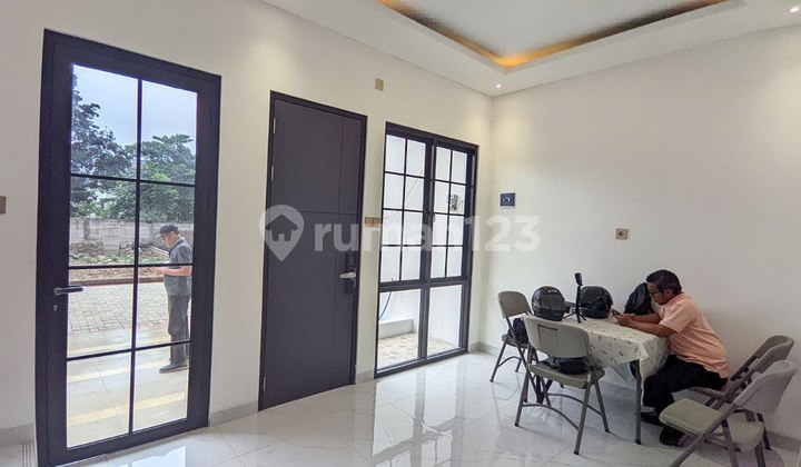 Dekat Alun-Alun! Rumah 2,5 Lantai Depok, 10 Menit Stasiun 2