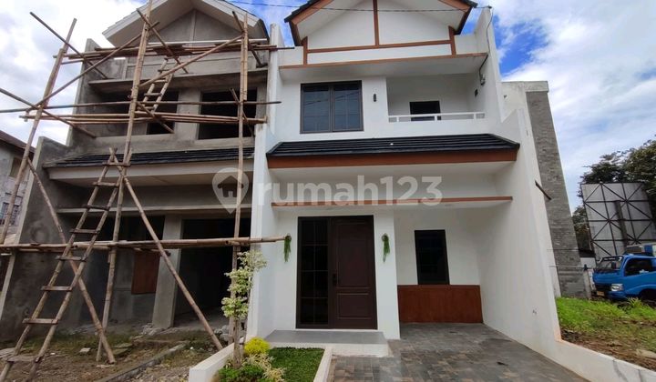 2 Lantai Harga Terjangkau di Lokasi Pinggir Jalan Sawangan Depok 2