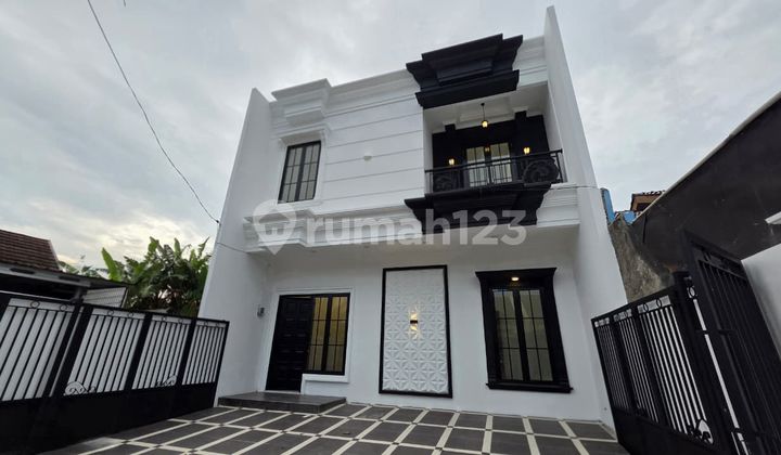 Rumah Mewah 2 Lantai Dekat Stasiun Depok