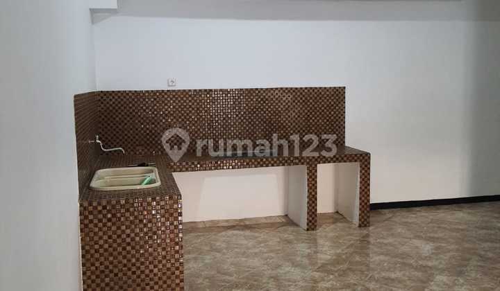 For Sale 1-Story Ready-to-Occupy House in Gayungsari with SHM 2