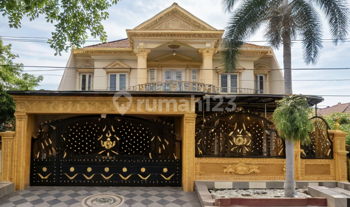 Rumah Mewah 2 Lantai dengan Kolam Renang SHM 1