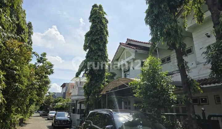 For Sale 2-Story Residential House with Freehold Title in Gayungsari 2
