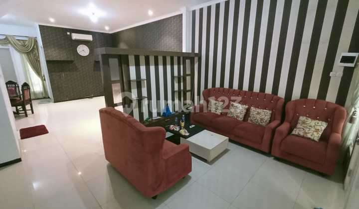 For Rent, Ready-to-Occupy House in Gayungsari, Good Condition 2