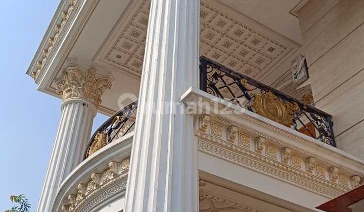 For Sale 2-Story Classic Luxury House in Gayungsari with SHM 2