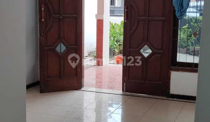 For Sale, 1-Story Ready-to-Occupy House in a Strategic Location Near Merr Row, 3-Car Street in Kalijudan, East Surabaya 2