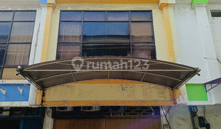 Jual Cepat/ Sewa Ruko 3 Lantai Siap Huni, Lokasi Strategis Jual Cepat/ Sewa Ruko 3 Lantai Siap Huni, Lokasi Strategis