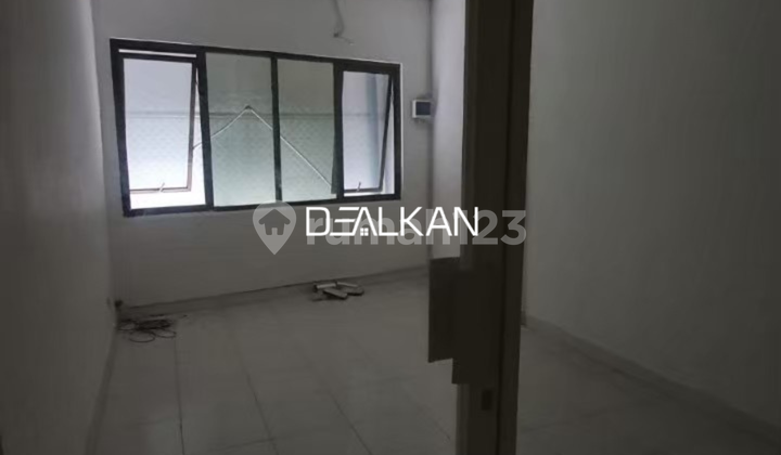 2-Story Shop House for Rent, 0 Klampis Street