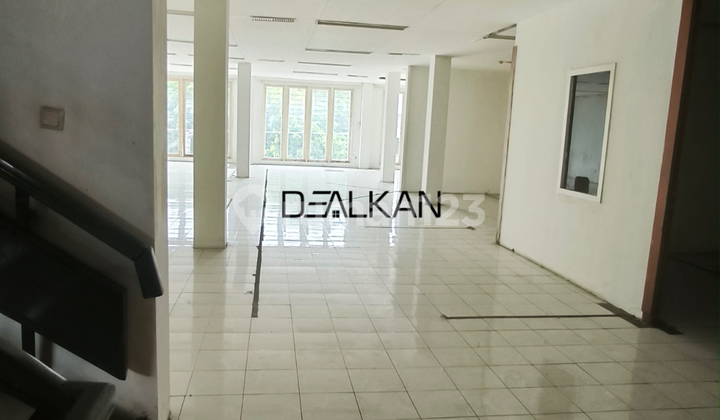 Disewakan Ruko 4 Lantai, 0 Jalan di Kertajaya