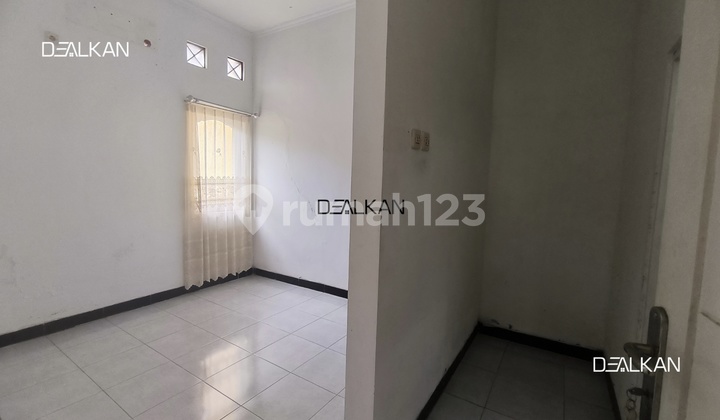 Hook House for Sale in Mulyosari 2