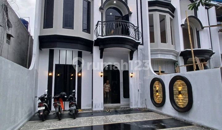 Rumah Mewah Modern Dekat ke Tol di Jagakarsa Jakarta Selatan