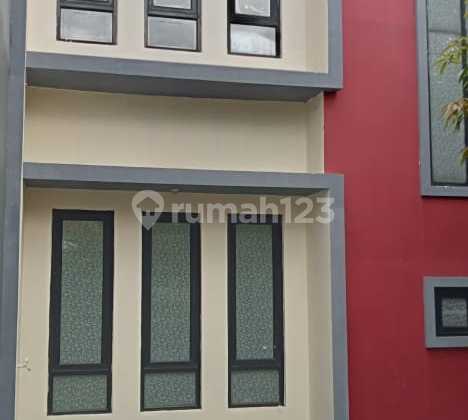 2-Story Ready-to-Occupy House in Cibubur Mansion, Bogor 2-Story Ready-to-Occupy House in Cibubur Mansion, Bogor