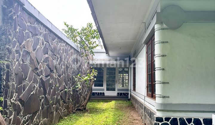 Dutch Building for Sale in the Ponogoro Street Area, Bandung 2