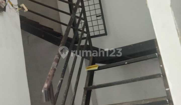 Strategic Commercial Building in Kiaracondong, Bandung 2