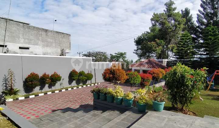 Sell Villa in Cisarua Puncak Bogor 2000 M2 Beautiful and Luxurious