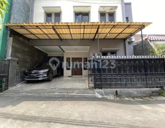 Dijual Rumah Cantik 2 Lantai dan Nyaman di Tebet, Jakarta Selatan