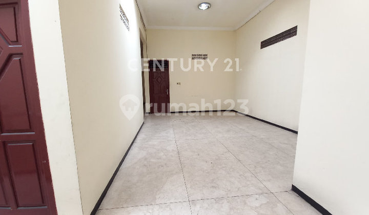 Nice House Ready to Occupancy, Can Be Used for Business in Johar Baru, Central Jakarta 2