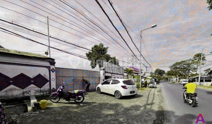 Warehouse on Jl Teuku Umar near Tegal Besar Gas Station, available for yearly lease. SHM ready.