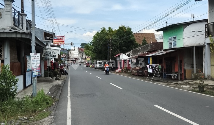 House by the Roadside Near Notohadigoro Stadium. Freehold Certificate