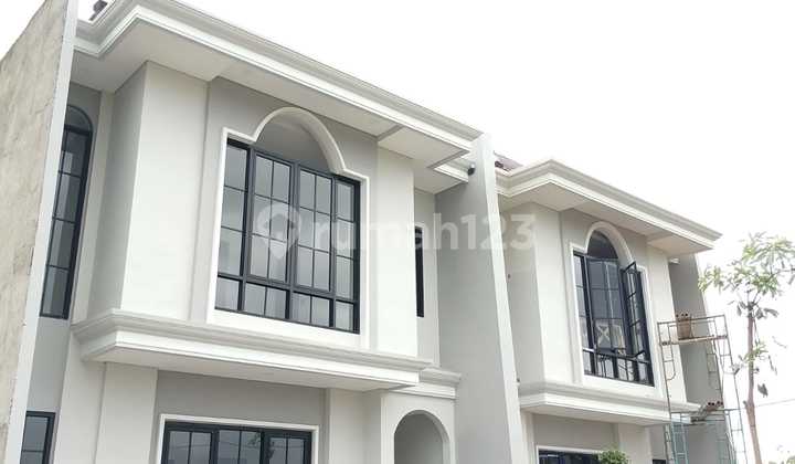 Luxury House Behind Transmart 90/105 3 Bedrooms, 3 Bathrooms Luxury House Behind Transmart 90/105 3 Bedrooms, 3 Bathrooms