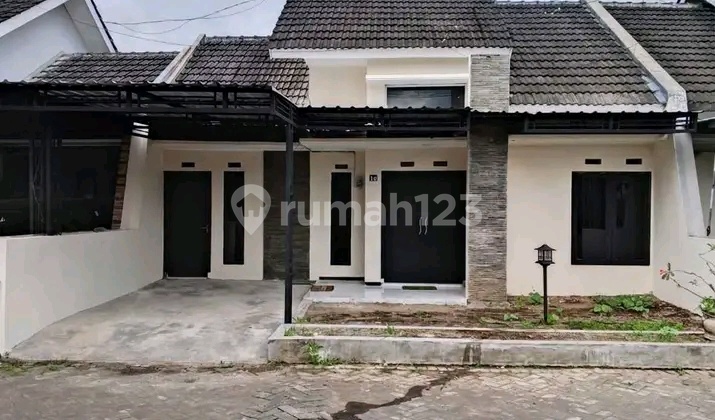 For Sale House in Unej and Unmuh Cluster Area, Quiet Location, Easy Access For Sale House in Unej and Unmuh Cluster Area, Quiet Location, Easy Access