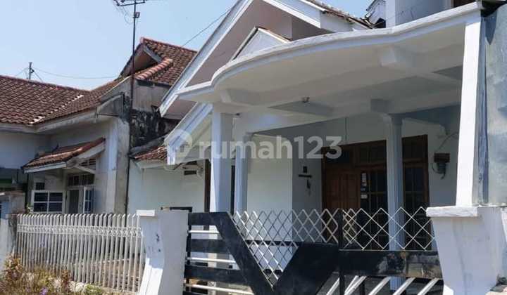 Cheap House on Kh. Sidiq Street, 2-Story House, 5 Bedrooms, 3 Bathrooms. Cheap House on Kh. Sidiq Street, 2-Story House, 5 Bedrooms, 3 Bathrooms.