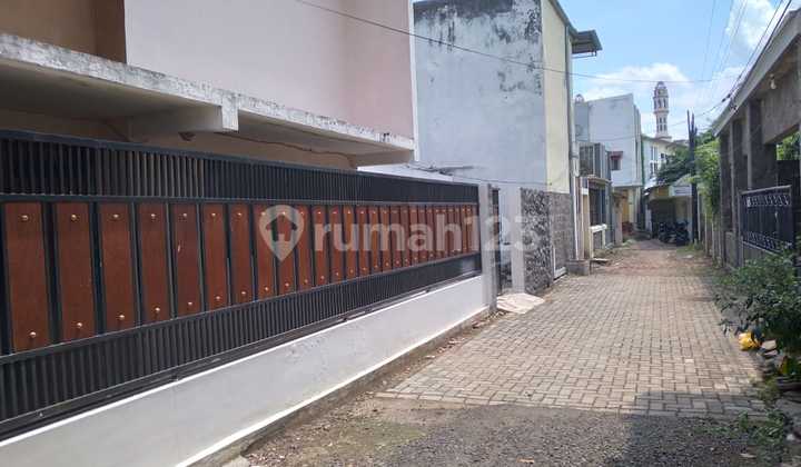 Kos Jl Jawa 4. 15 Kamar, 10 Kamar Mandi. Selangkah Universitas Jember