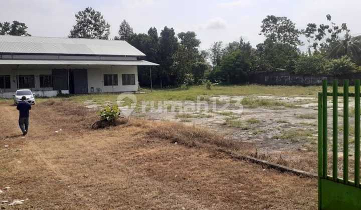 Former Tobacco Warehouse, Fuso Access, Tempurejo. Legality: SHM.