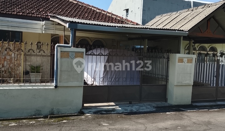 Kos Jl Sumatera 3 Minutes to University of Jember. Kos Jl Sumatera 3 Minutes to University of Jember.