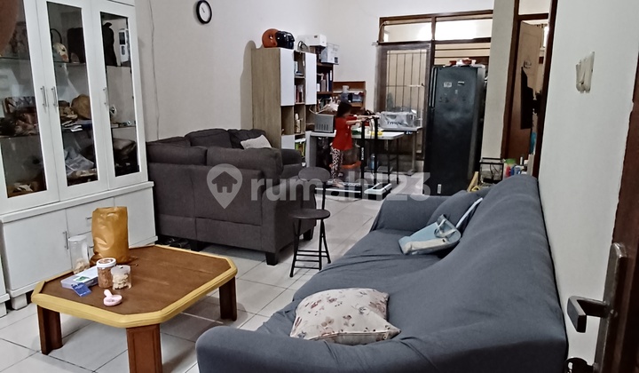 Rumah Antapani Cocok untuk Hunian dan Usaha di Jalan Utama