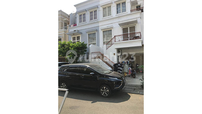 Rumah Gading Grande, Kelapa Gading.