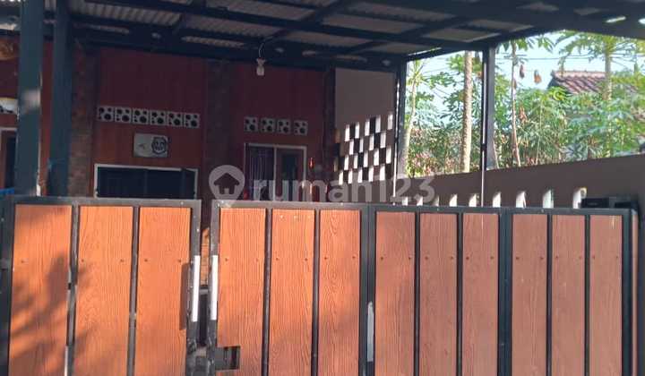 Sell Ready-to-Occupy Shop House with Car Access