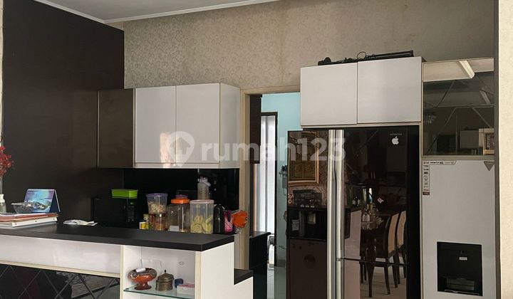 Dijual Cepat! Rumah Luxury 3 Lantai Plus Kolam Renang, Meruya, Jakarta Barat, 029 2