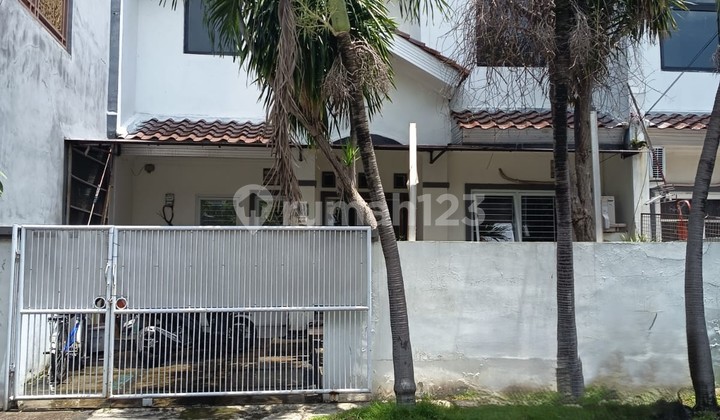 Hunian Nyaman dengan 2 Lantai di Perumahan Metlend, Jakarta Timur (004)