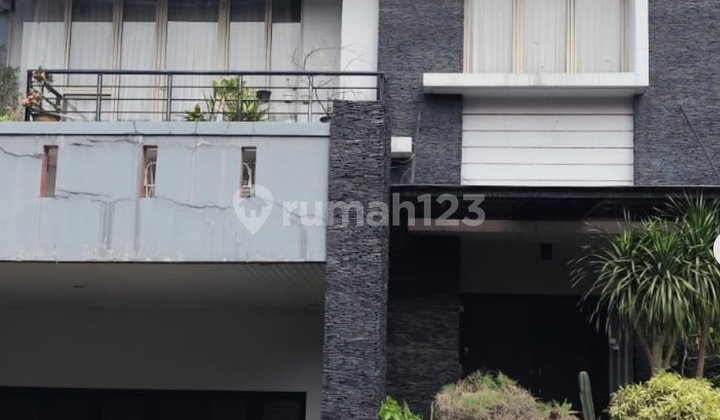 Rumah 2 Lantai Luas Tanah 250 M2 di Raffles Hills Depok Jawa Barat Rumah 2 Lantai Luas Tanah 250 M2 di Raffles Hills Depok Jawa Barat