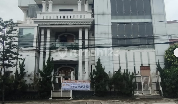4-Story Shop House, 220 m2 Land, Strategically Located in Cempaka Putih, Central Jakarta 4-Story Shop House, 220 m2 Land, Strategically Located in Cempaka Putih, Central Jakarta