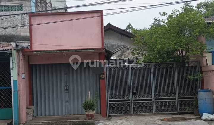 Dijual Cepat Rumah 2 Lantai Beserta Kios di Raya Kranggan, Bekasi