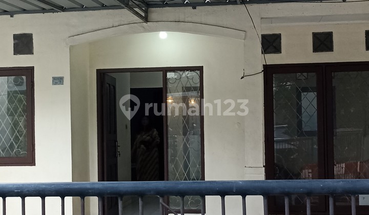 Di Sewakan Rumah di Belakang Mall Pakuwon Bekasi Di Sewakan Rumah di Belakang Mall Pakuwon Bekasi
