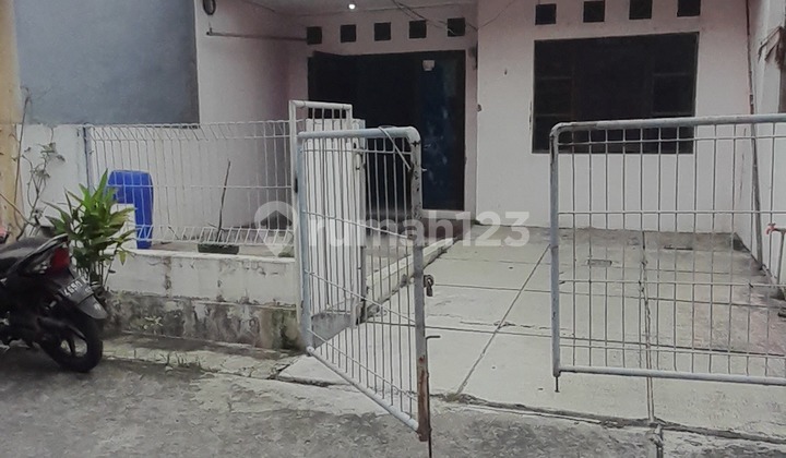 Rumah Dekat ******** Sekolah dan Stasiun