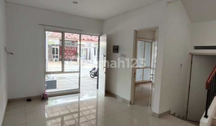 Ready-to-Occupy House. No Renovation Needed Near Toll Road. 2